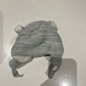GAP Soft Gray and White knit hat